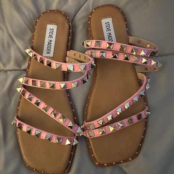 New without box Steve Madden pink studded sandals - Picture 3 of 3